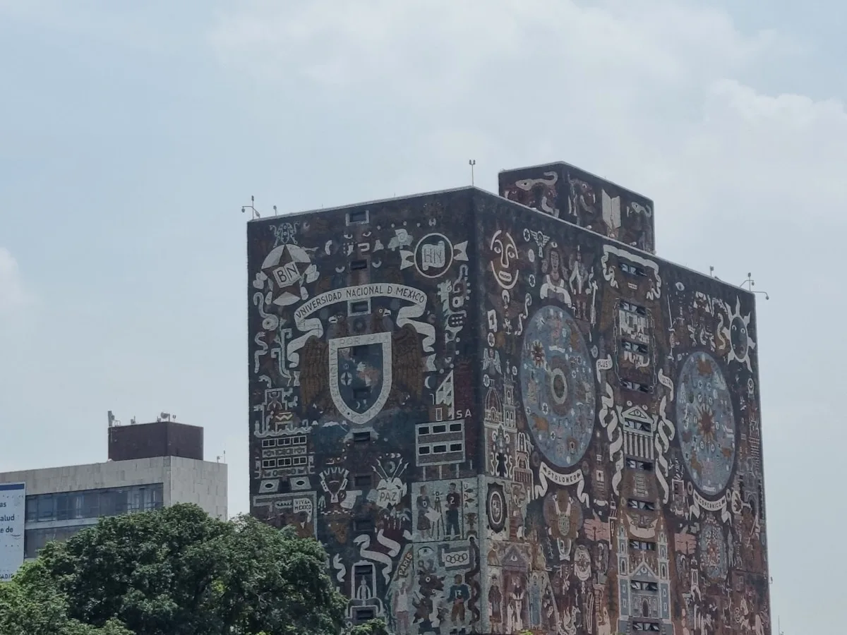 prepas de la UNAM con mayor demanda Mural de la Biblioteca Central de la UNAM - Prepas UNAM más demandadas 2026 - Curso CIE